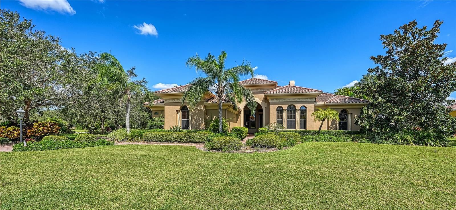 Property Photo:  7521 Conservation Court  FL 34241 