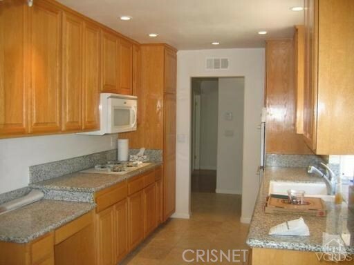 Property Photo:  1321 Calle Pimiento  CA 91360 