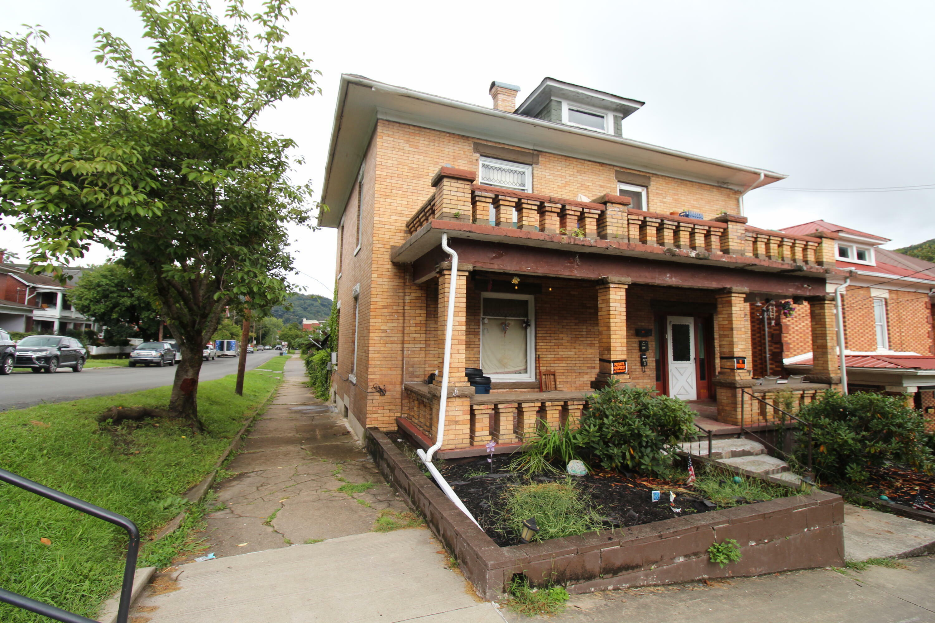 Property Photo:  218 8th Ave  WV 25951 