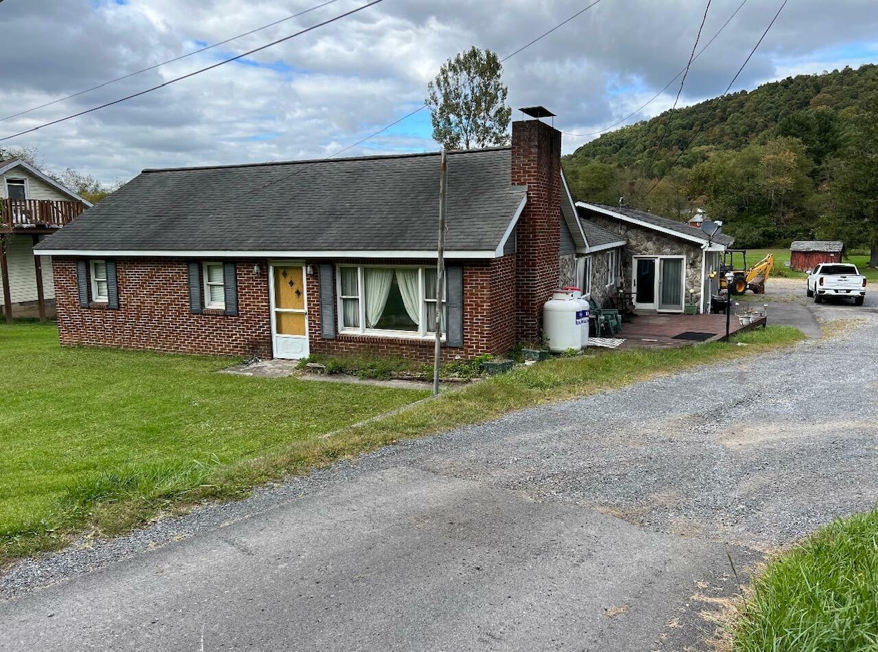 Property Photo:  669 James River Kanawha Turnpike  WV 25962 