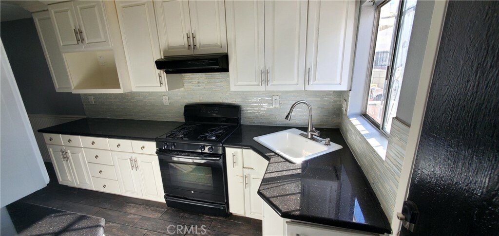 Property Photo:  2020 W 23rd Street 15  CA 90810 