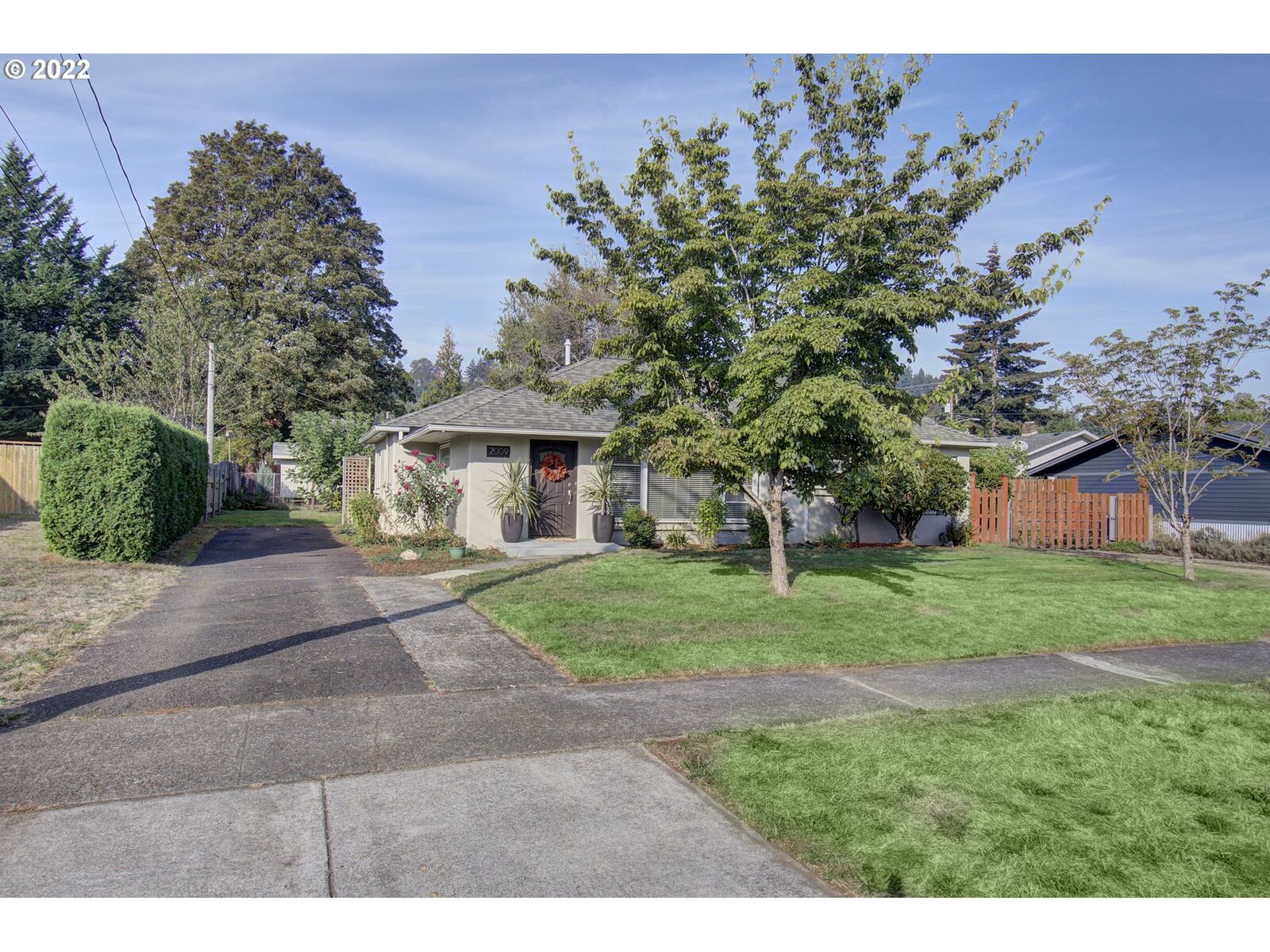 Property Photo:  2009 NE Everett St  WA 98607 