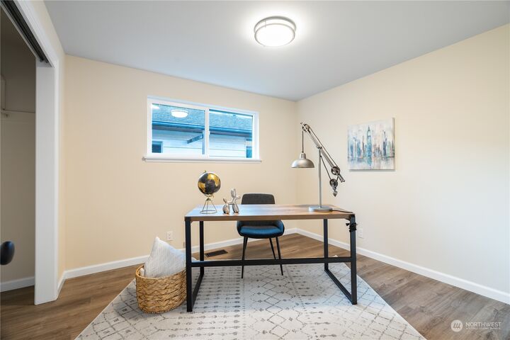 Property Photo:  750 N 204th Street  WA 98133 