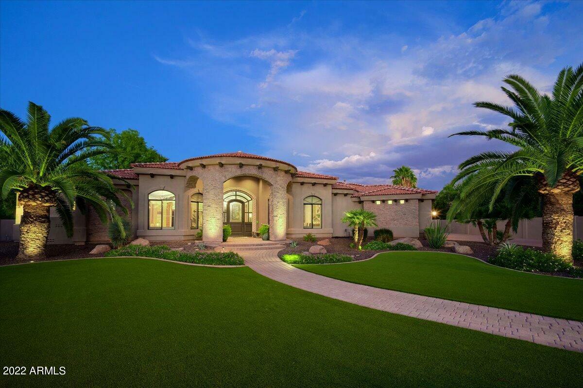 Property Photo: 2553 N Maple Street AZ 85215
