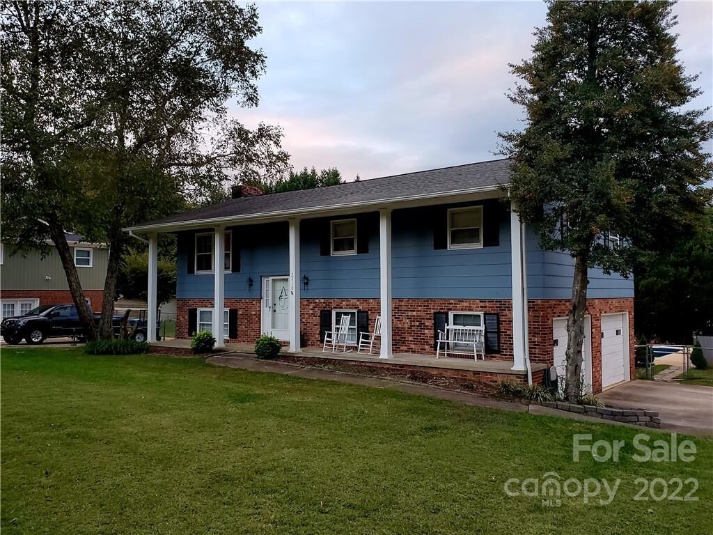 Property Photo: 2310 24th Avenue NE NC 28601