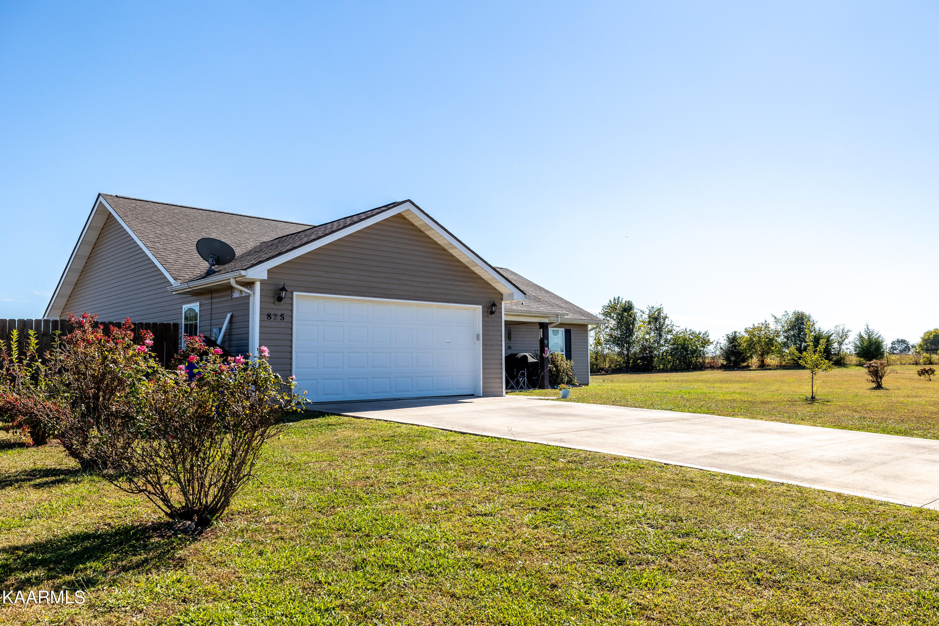 Property Photo: 825 Bonnethead Lane TN 37865