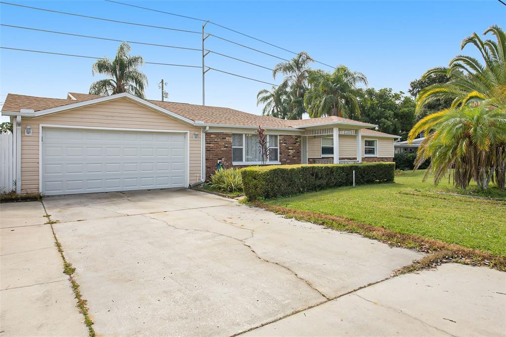 Property Photo:  2265 S Lagoon Circle  FL 33765 