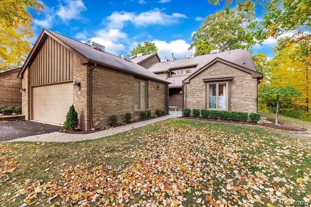 23700 Ravineview  Bingham Farms Vlg MI 48025 photo