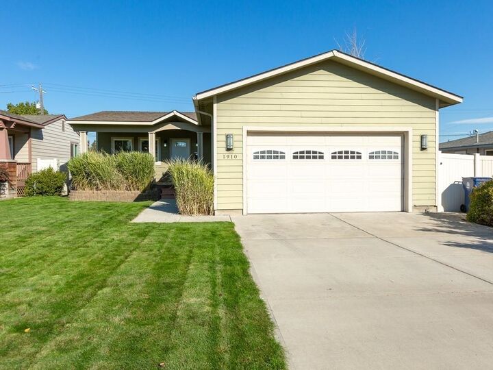 1910 W Chelan Ave  Spokane WA 99205 photo