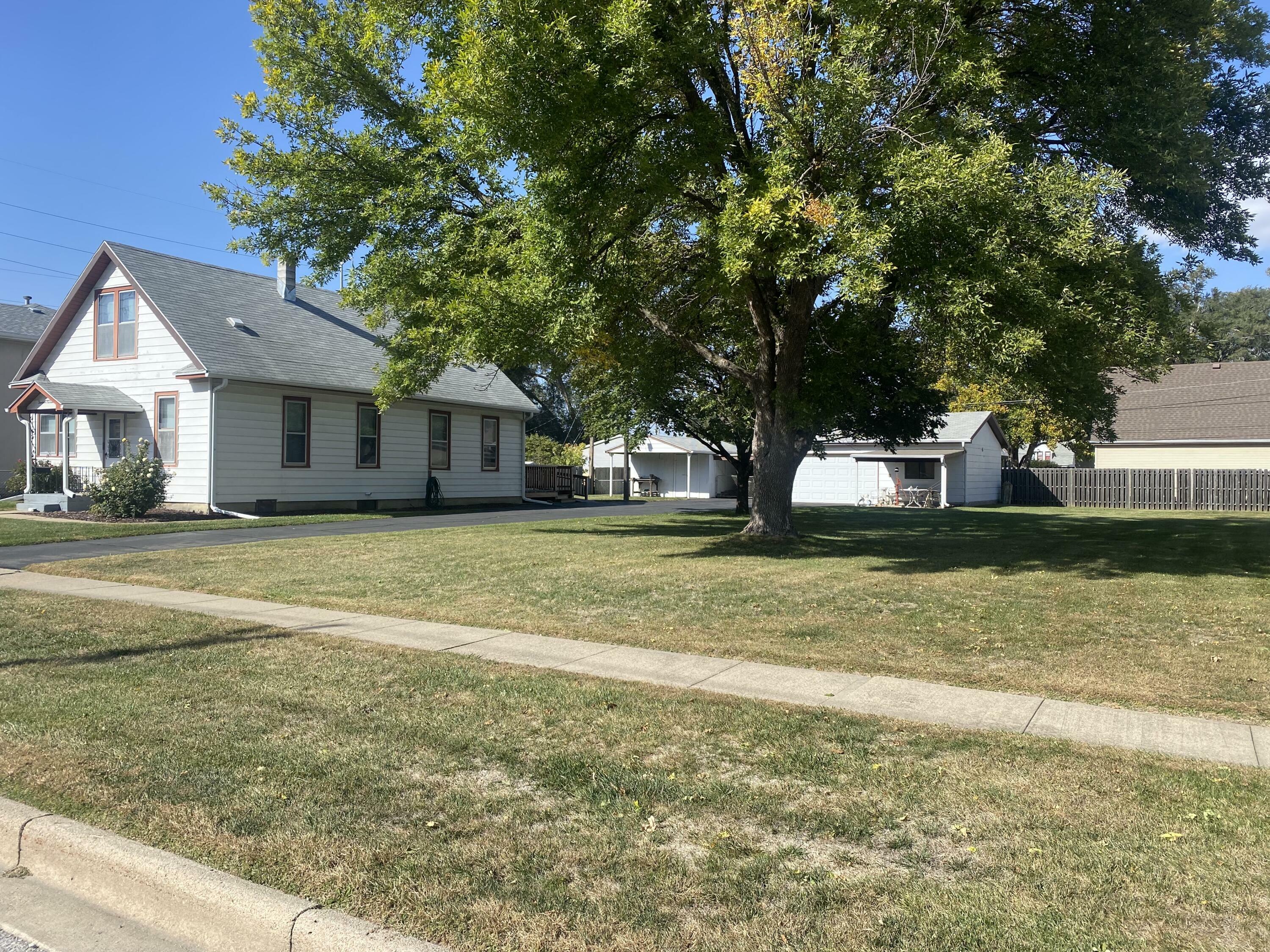 Property Photo:  1316 8th Ave  IA 51501 