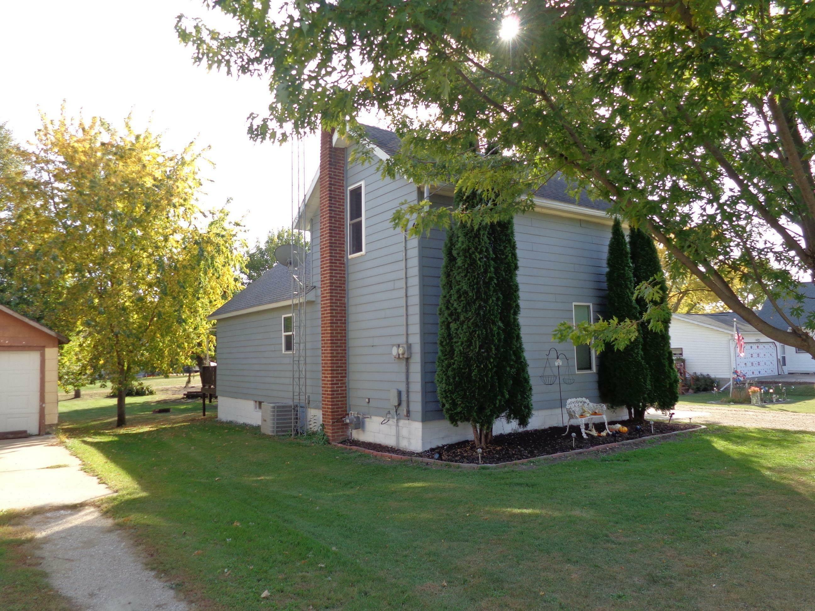 Property Photo: 923 W Broadway Street IA 50625