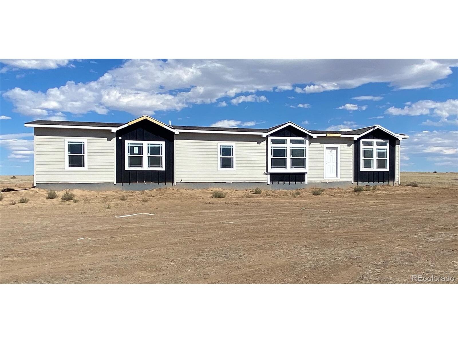 Property Photo:  1650 S Edgar Ct  CO 80136 