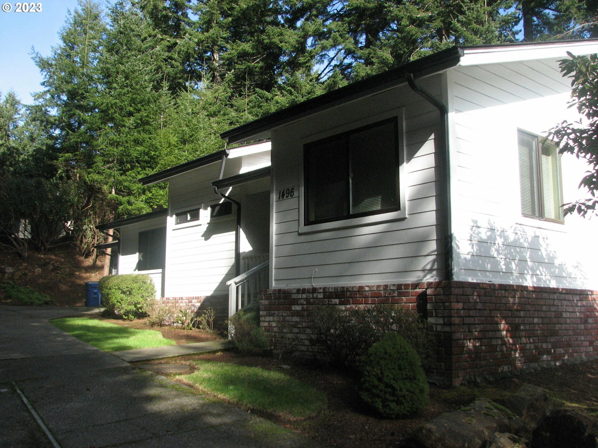 Property Photo:  1496 Glenwood Dr  OR 97415 