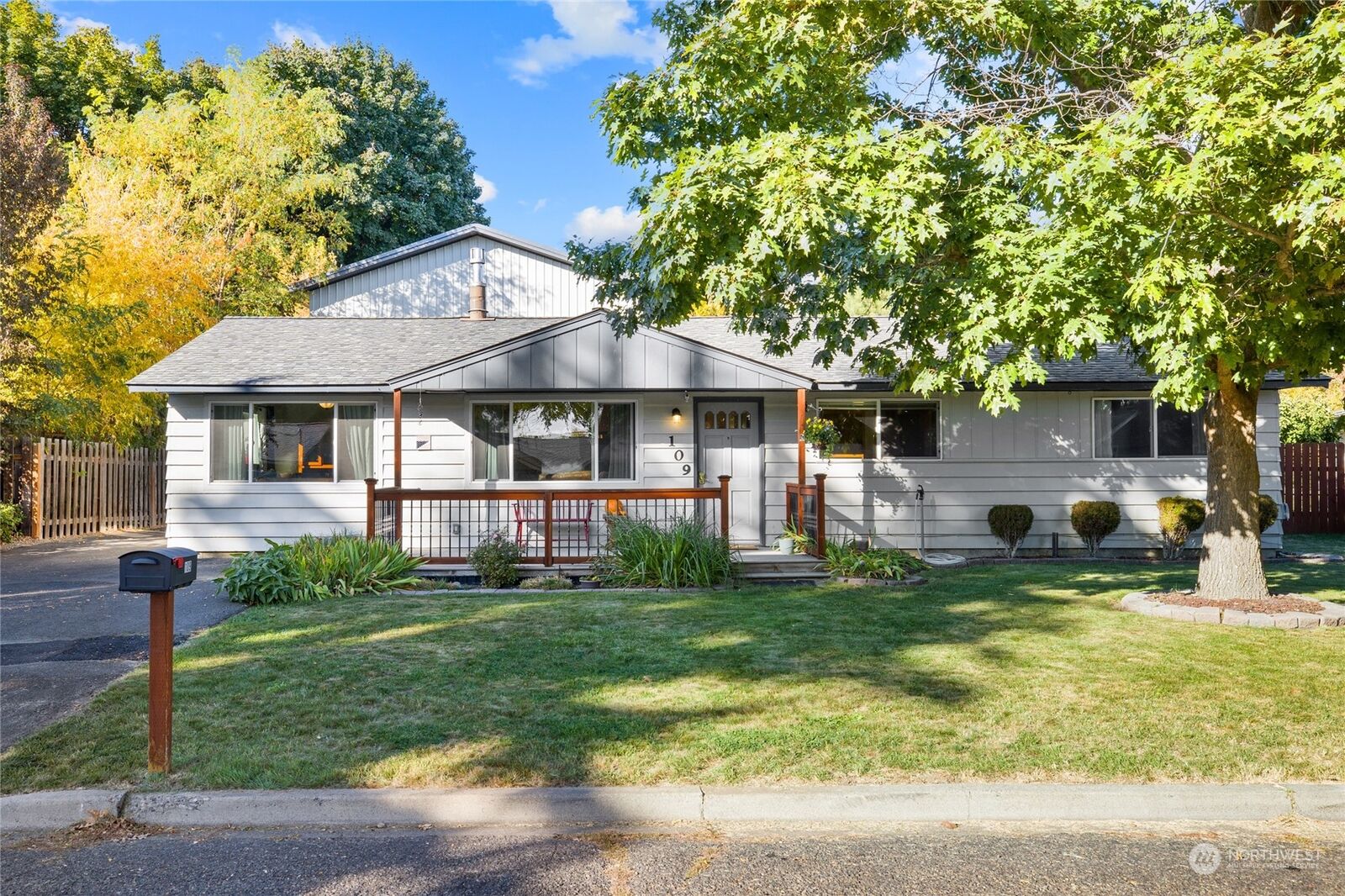Property Photo: 109 E 17th Avenue WA 98926