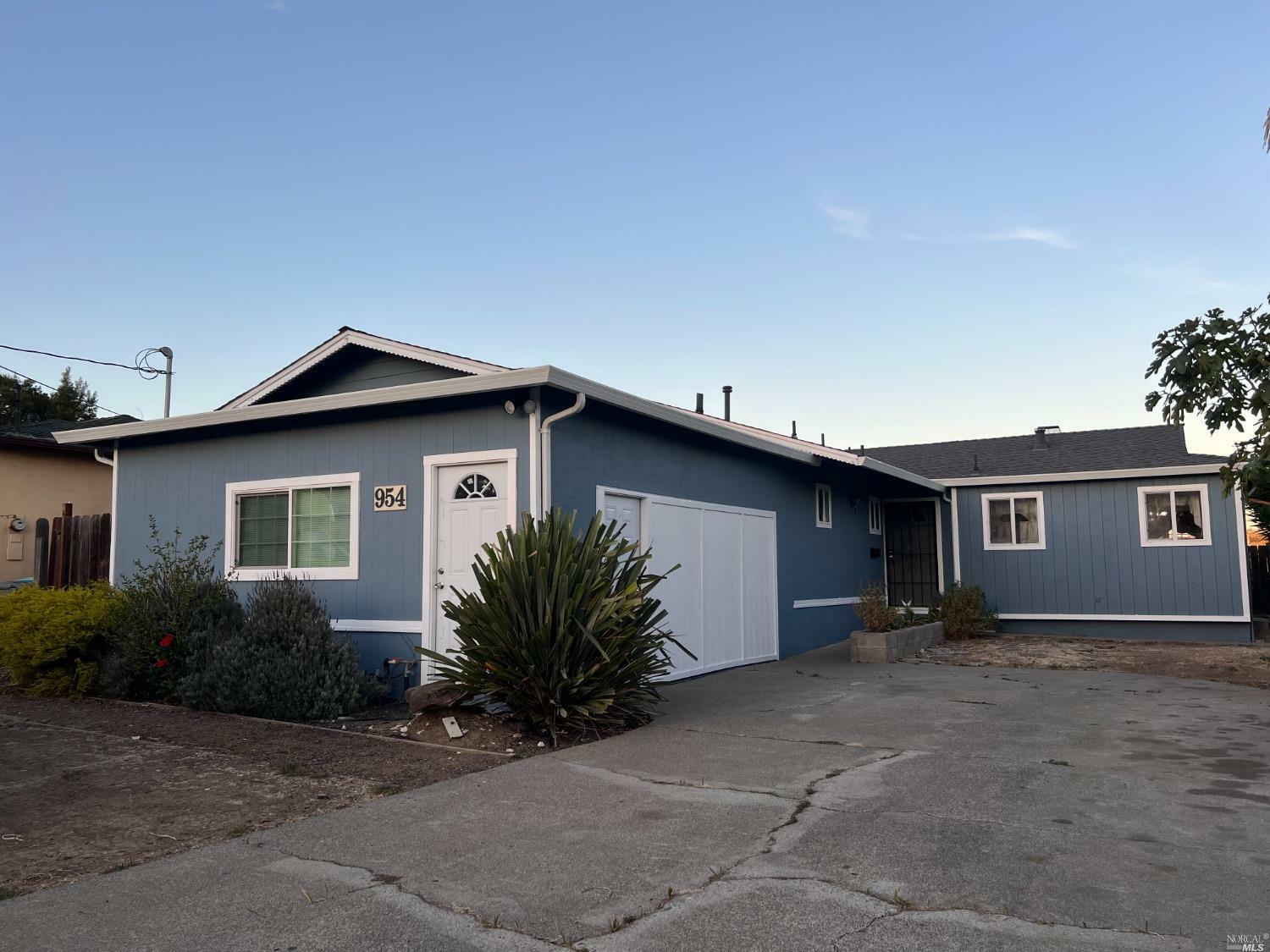 Property Photo:  954 5th Street  CA 94590 