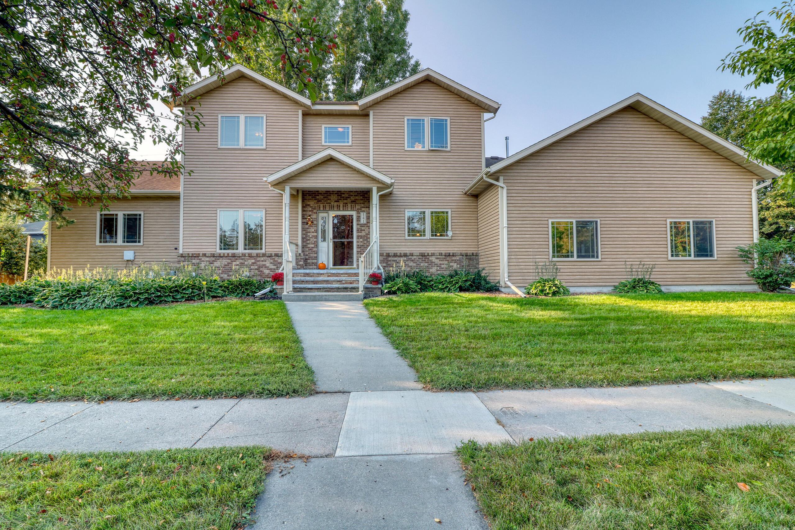 Property Photo: 141 35 Avenue NE ND 58102