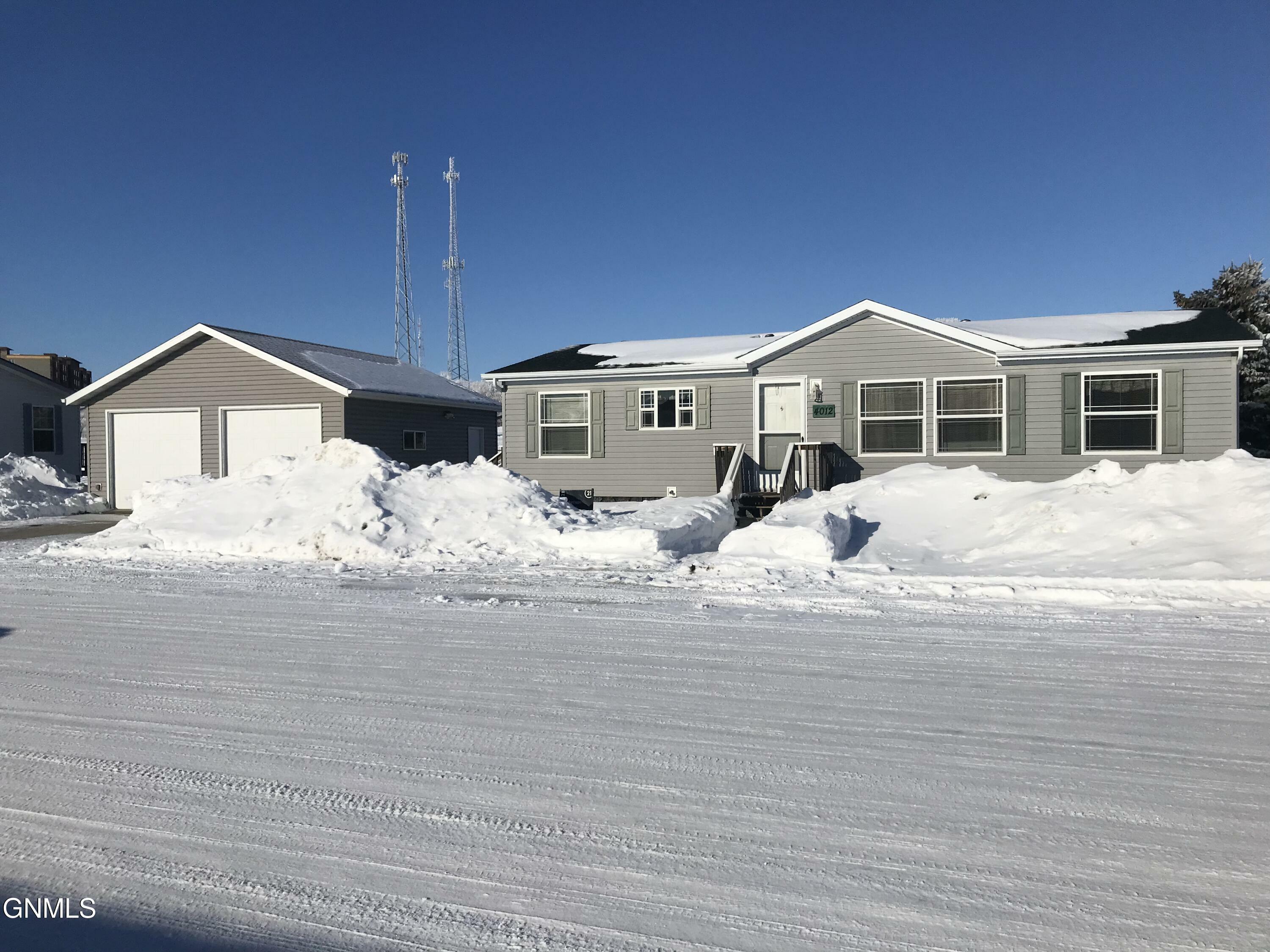 Property Photo:  4012 North Valley Loop  ND 58503 
