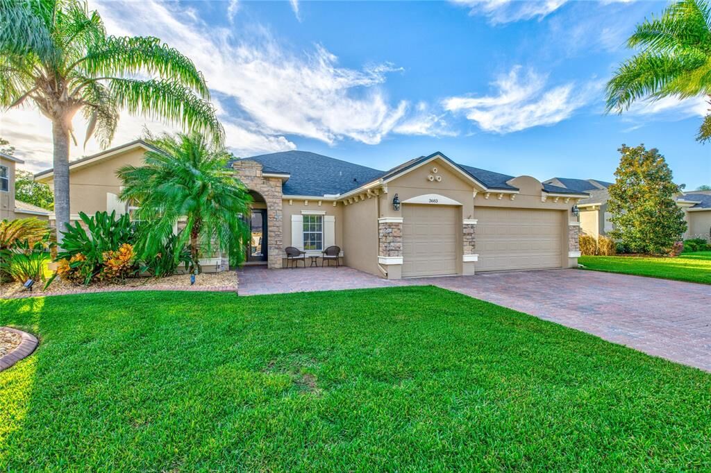 Property Photo: 3683 Heirloom Rose Place FL 32766