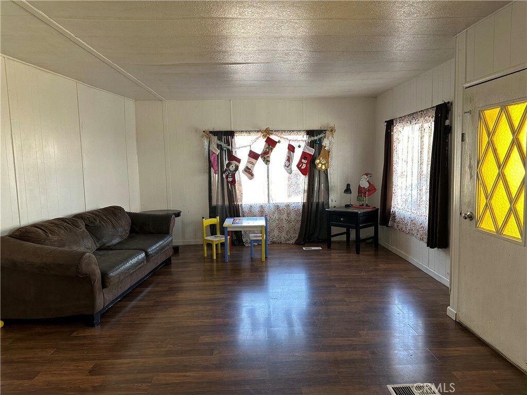 Property Photo:  350 E. San Jacinto Avenue 106  CA 92571 