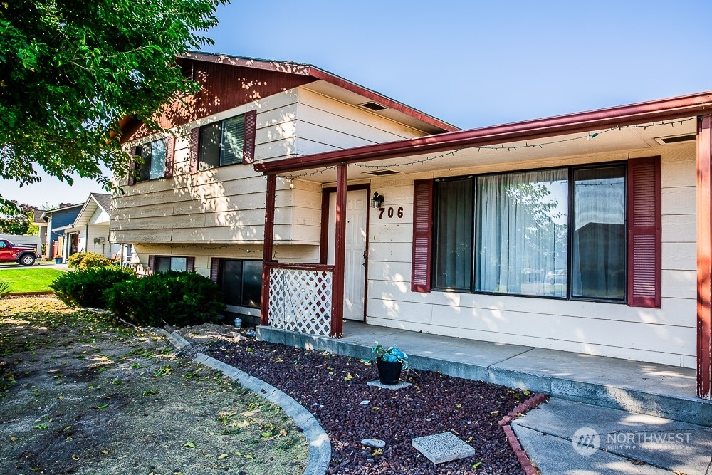 Property Photo:  706 Sagebay Drive  WA 98837 