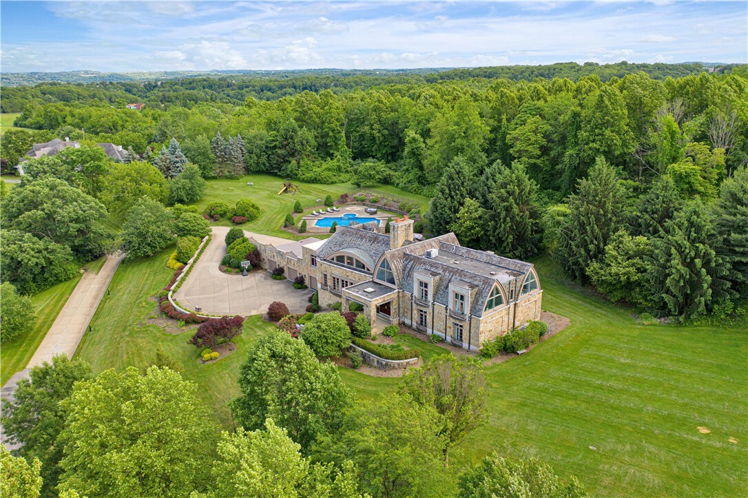 Property Photo: 2 Deer Hollow Dr PA 15142