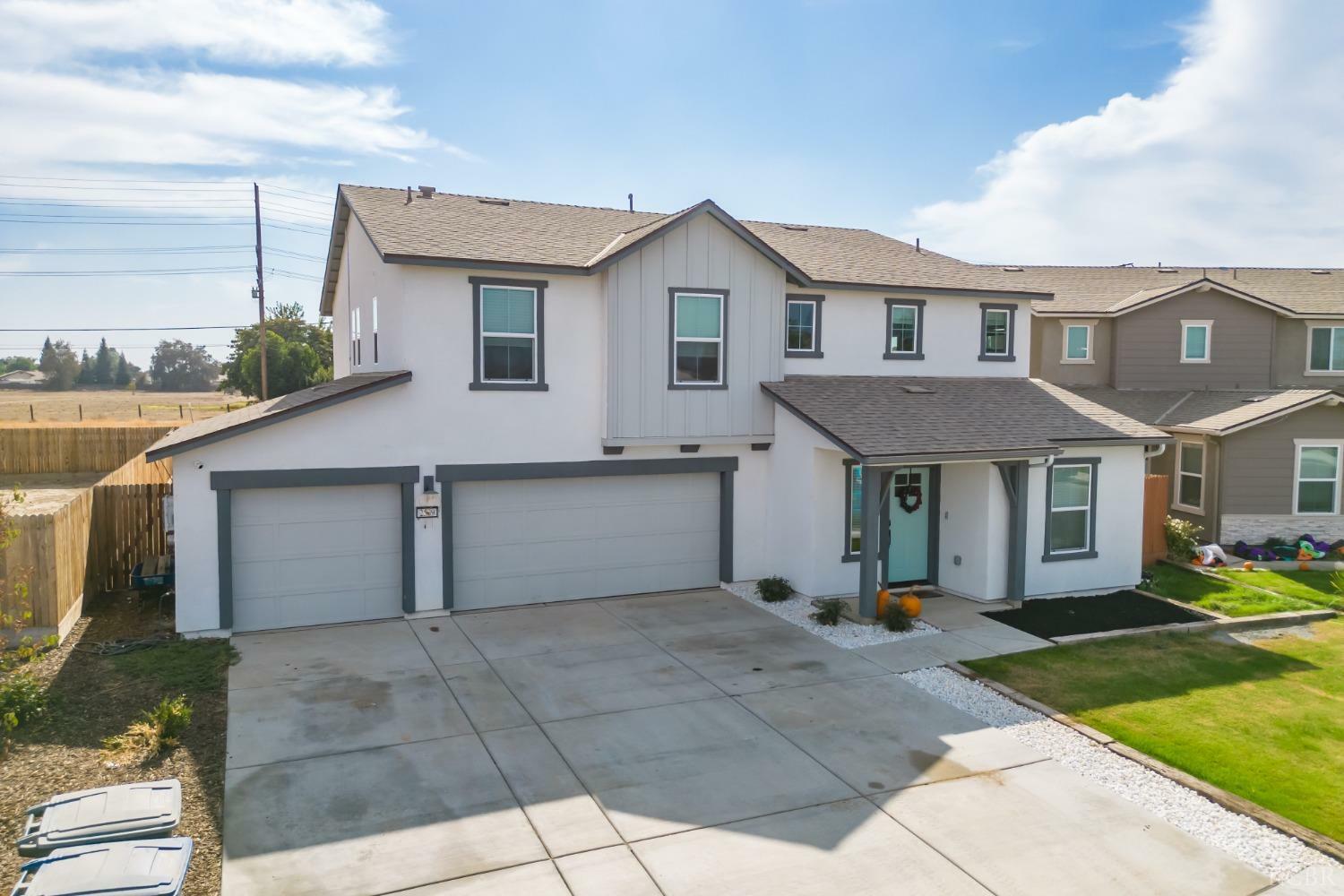 Property Photo:  2509 E Country Avenue  CA 93292 