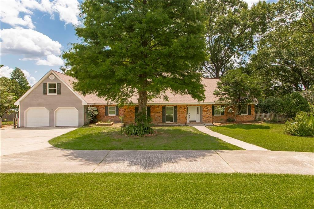 Property Photo:  100 Lake Court  LA 70435 