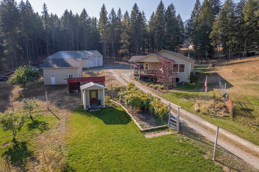 Property Photo:  2124 B Swiss Valley Rd  WA 99101 