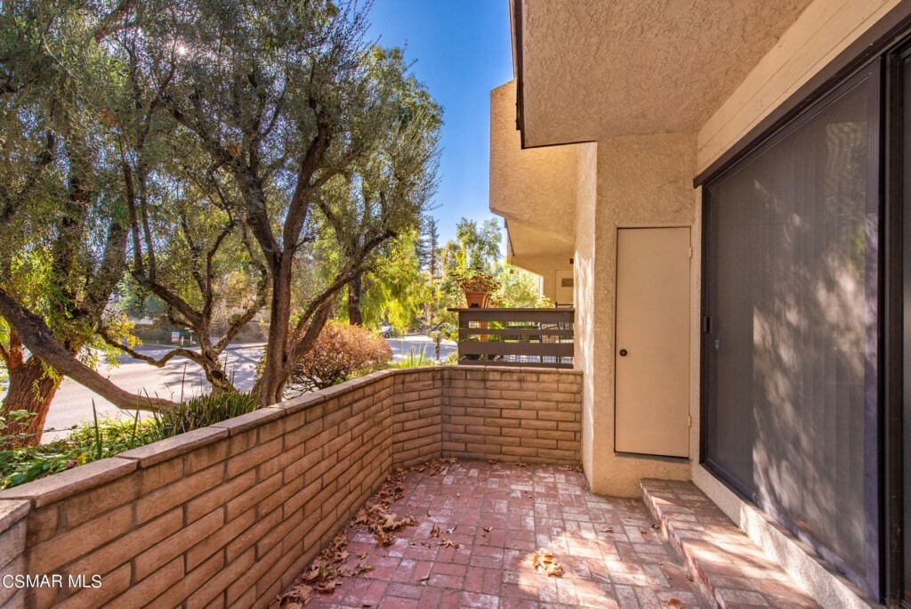 Property Photo:  5757 Owensmouth Avenue 16  CA 91367 