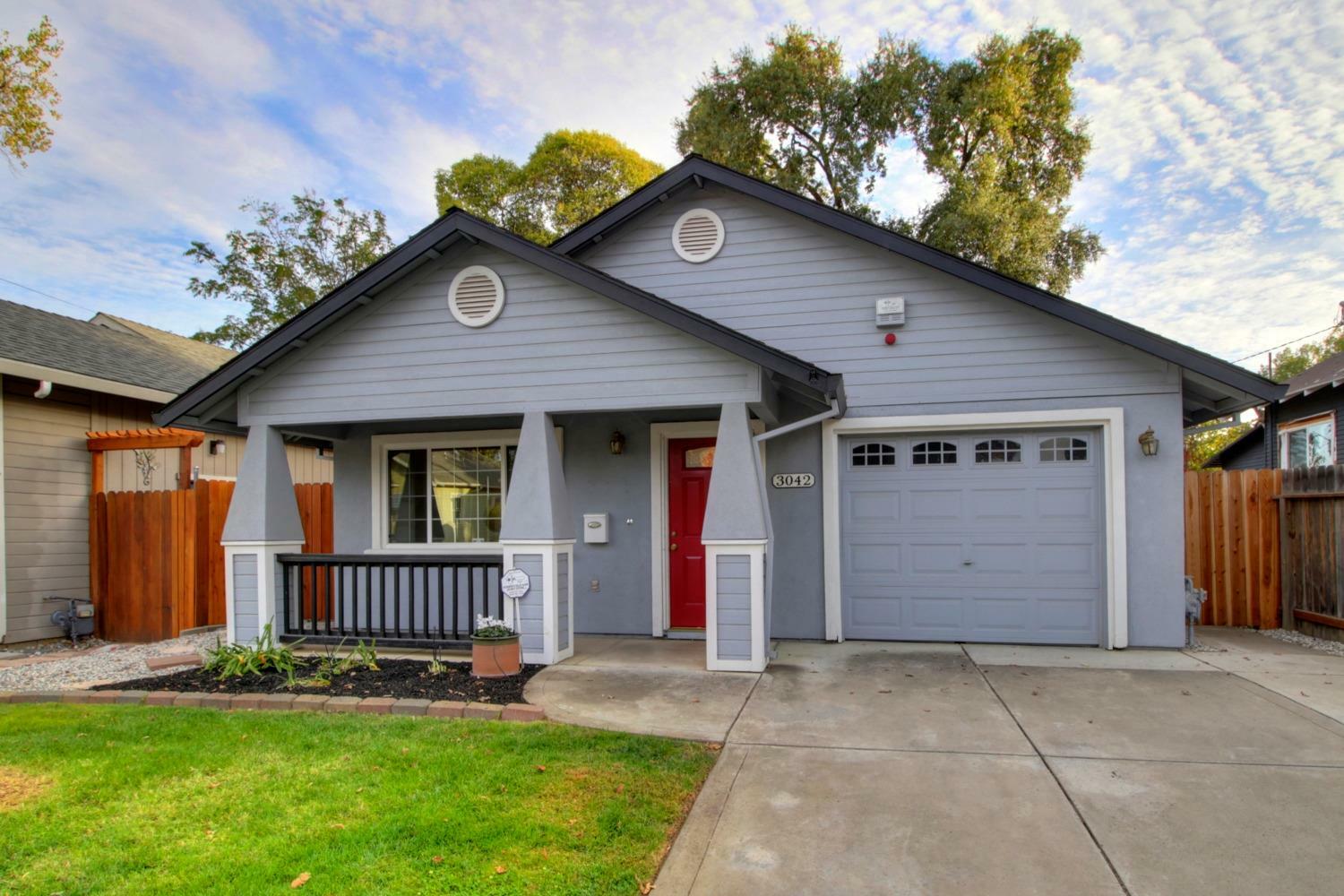 Property Photo:  3042 8th Avenue  CA 95817 