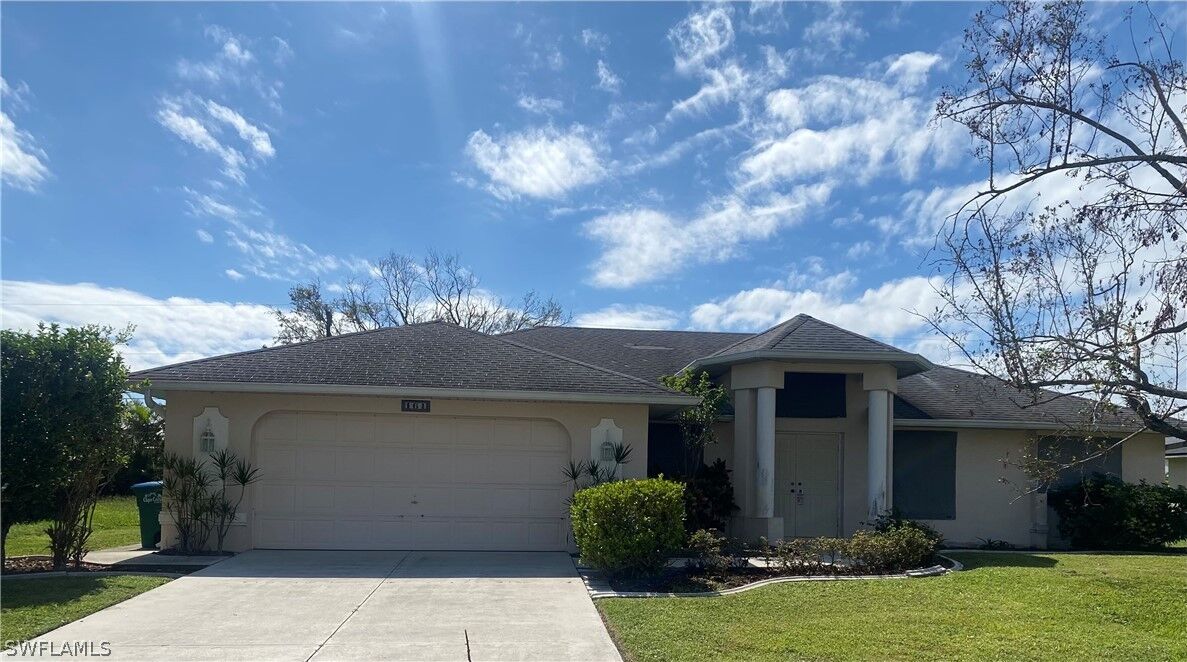 Property Photo: 164 SE 19th Lane FL 33990