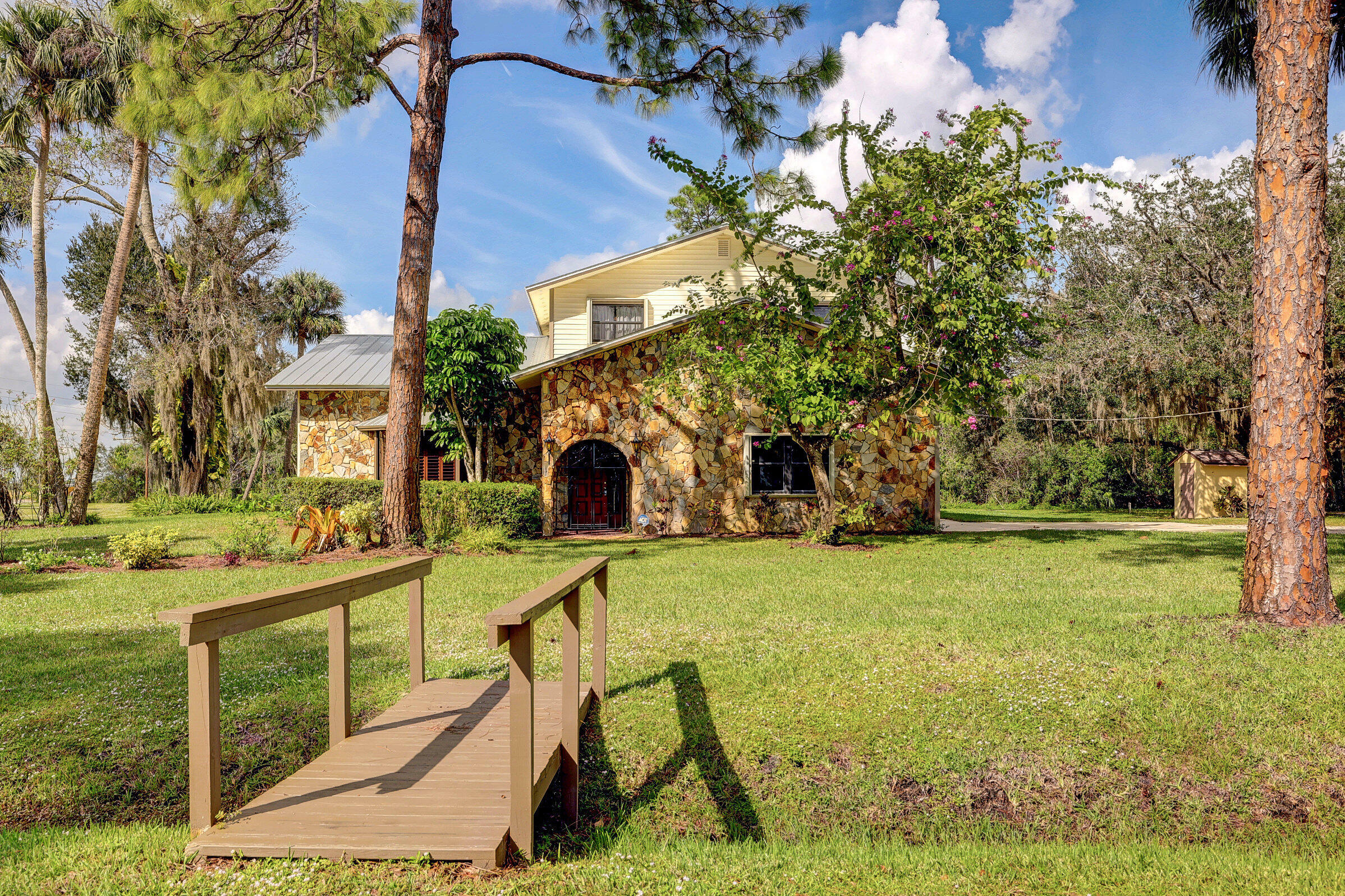 Property Photo:  5619 Clydesdale Lane  FL 34987 