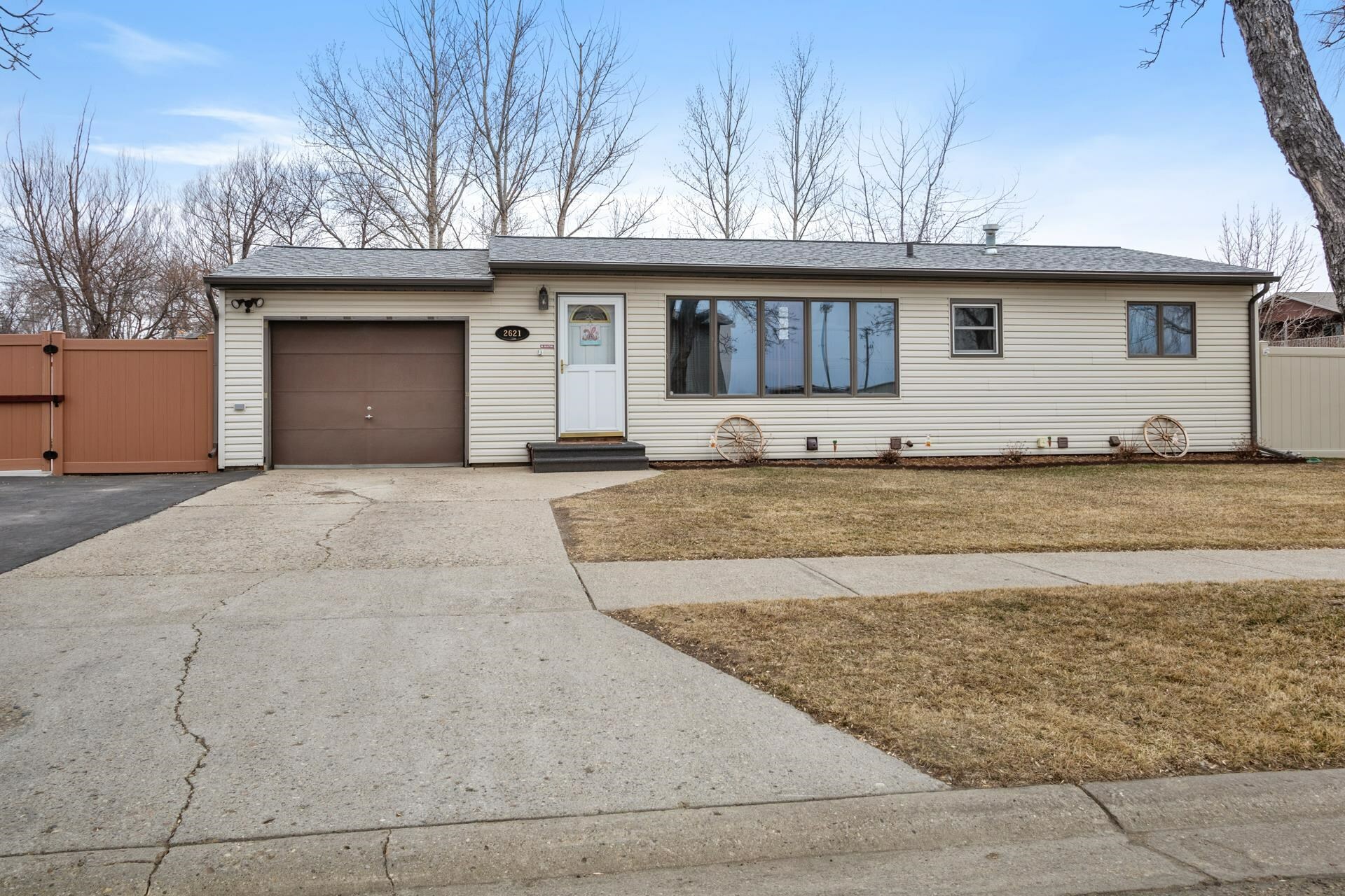 Property Photo:  2621 4th St NW  ND 58703 