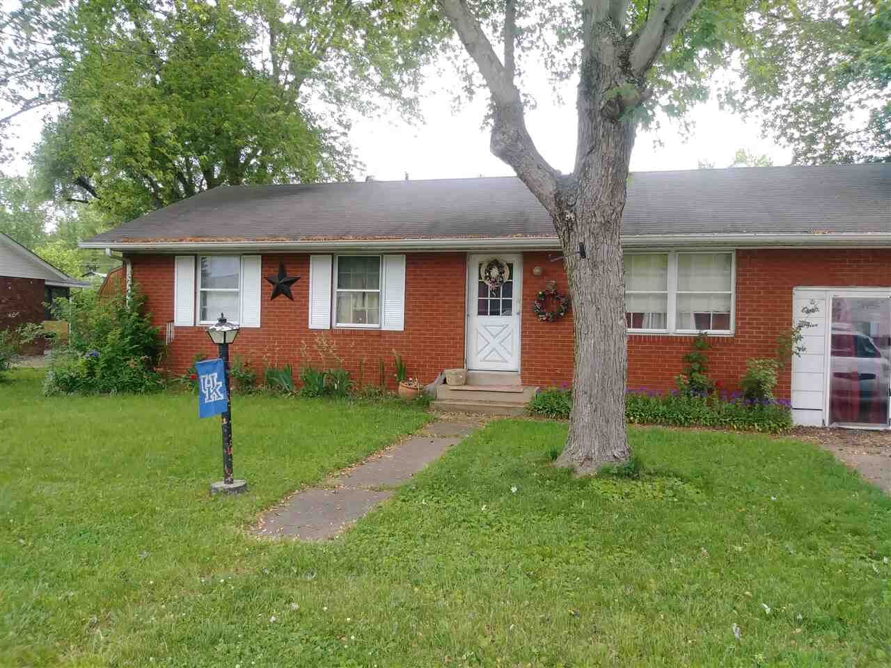 Property Photo:  825 Daniels Drive  KY 41183 