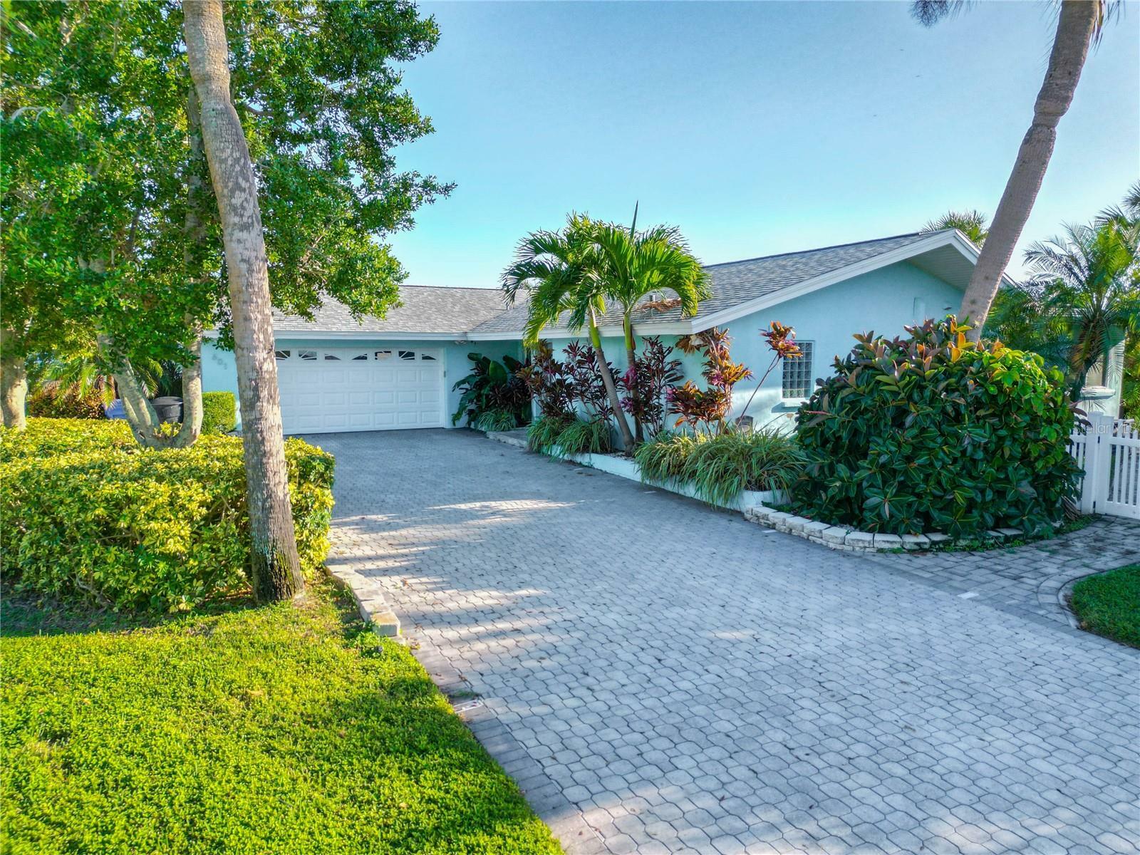 Property Photo: 601 79th Circle S FL 33707