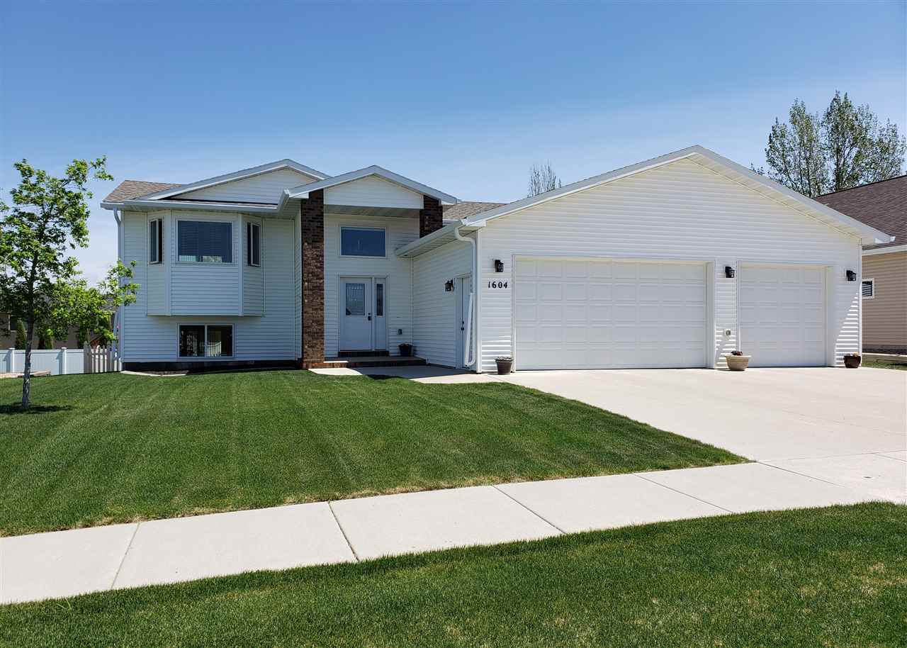 Property Photo:  1604 Laurel Ln NW  ND 58703 