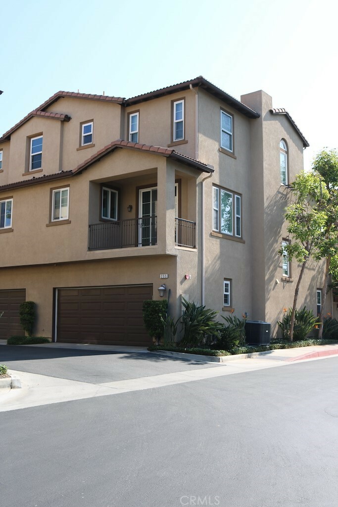 Property Photo:  255 E Santa Fe Court  CA 92870 