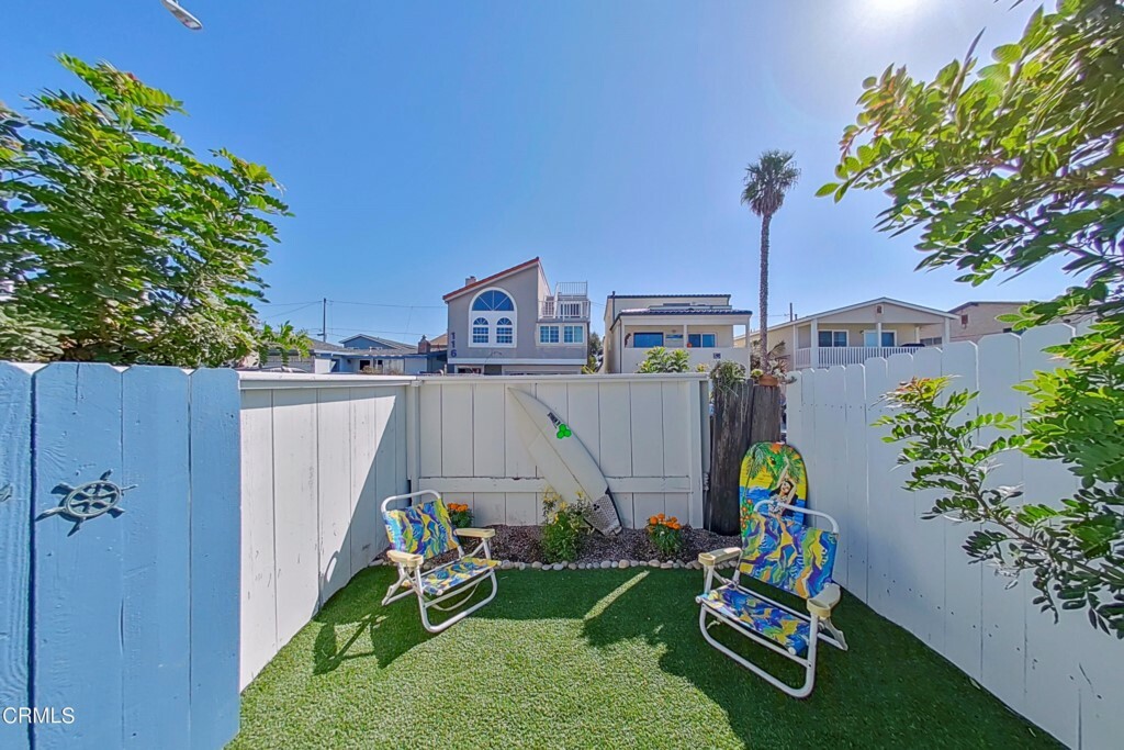 Property Photo:  117 Tujunga Avenue  CA 93035 