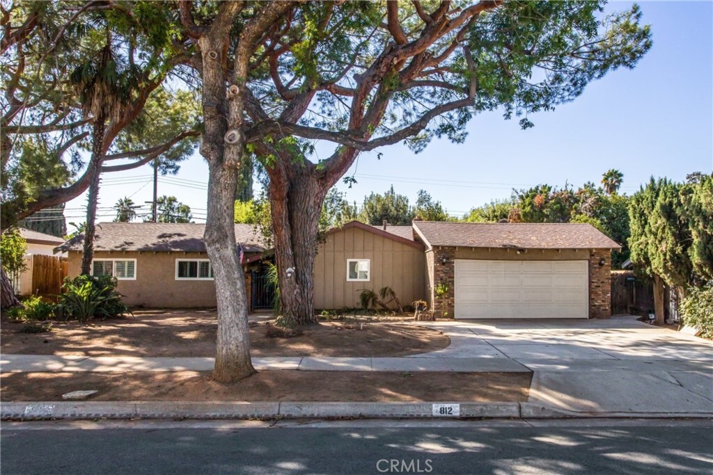 Property Photo: 812 Lytle Street CA 92374