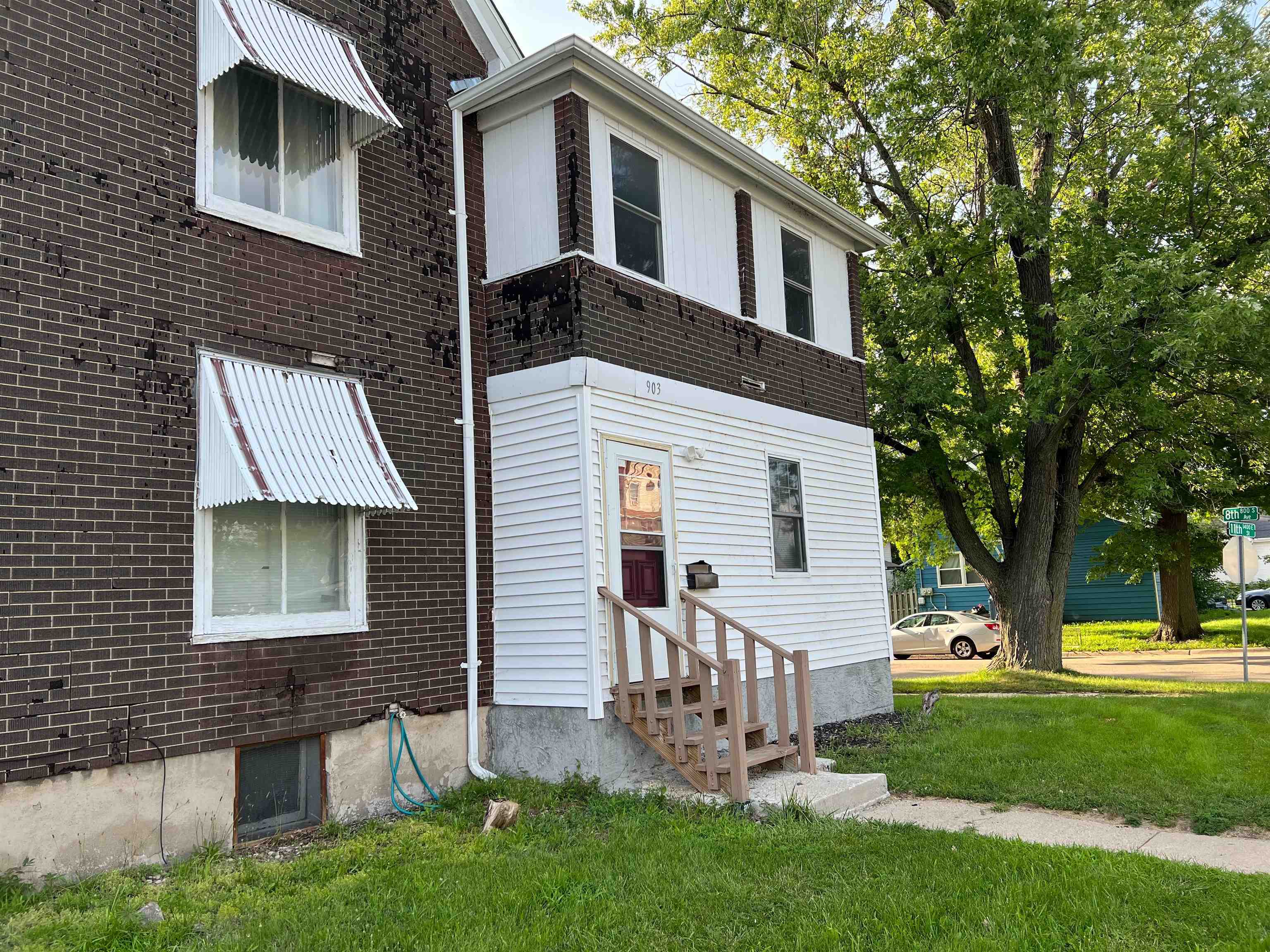 Property Photo:  903 11th Street  IL 61104 