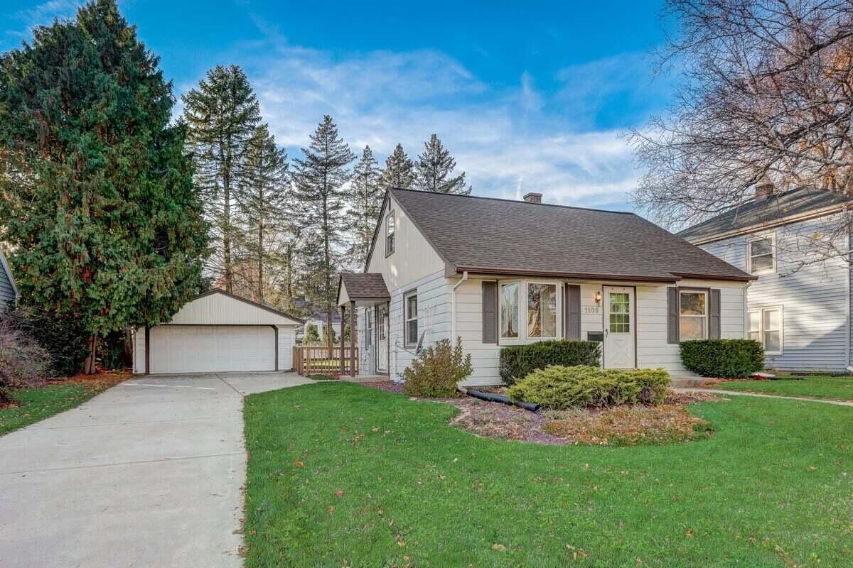 Property Photo: 1109 5th Ave WI 53024