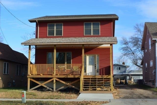 Property Photo:  614 8th St  ND 58703 