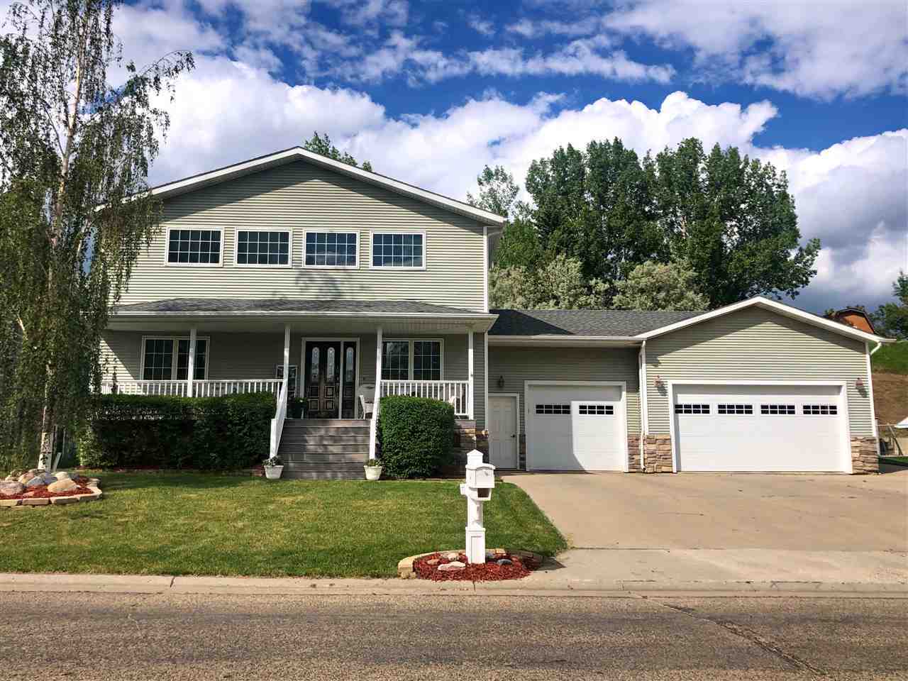 Property Photo: 1404 Golden Valley Lane ND 58703