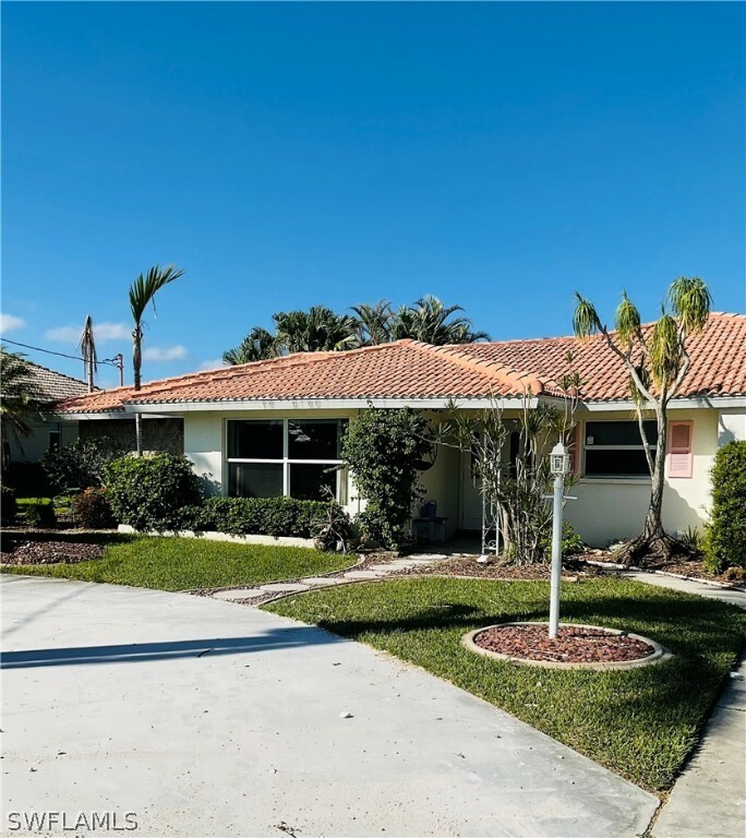 Property Photo: 5326 Bayview Court FL 33904