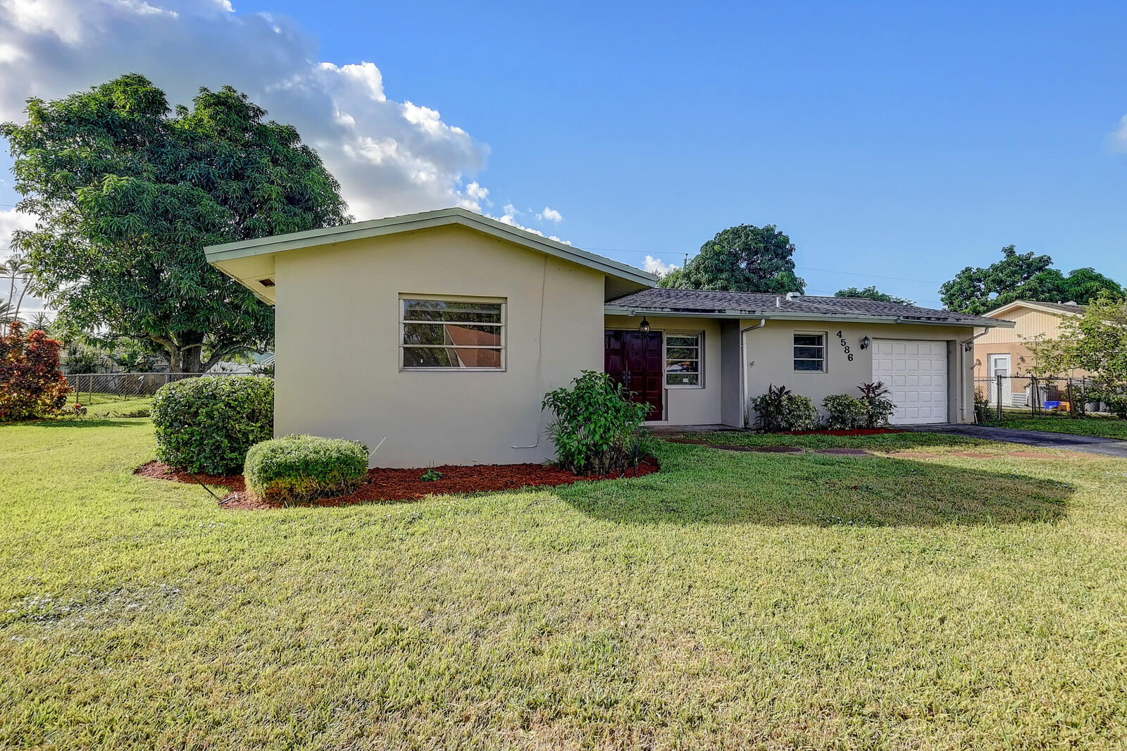 Property Photo:  4586 Ellwood Drive  FL 33445 