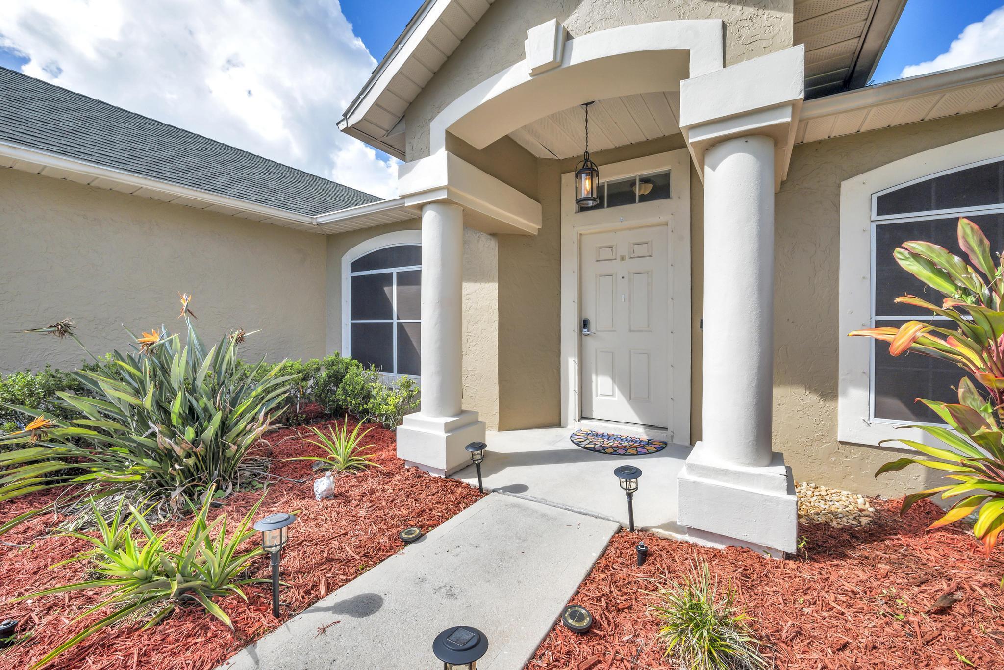 Property Photo: 2422 SE Watercrest Street FL 34984