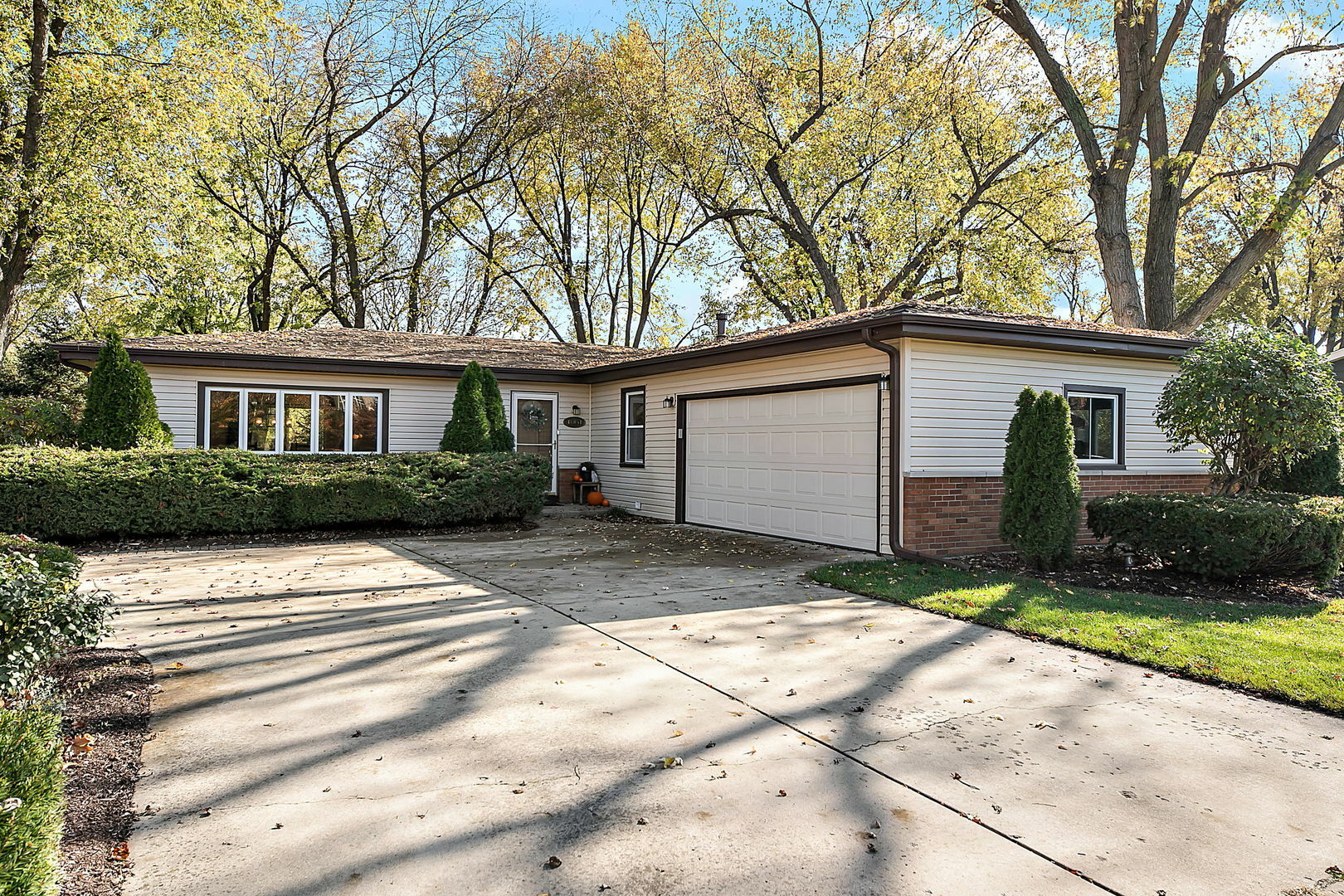 Property Photo: 16051 S River Road IL 60586