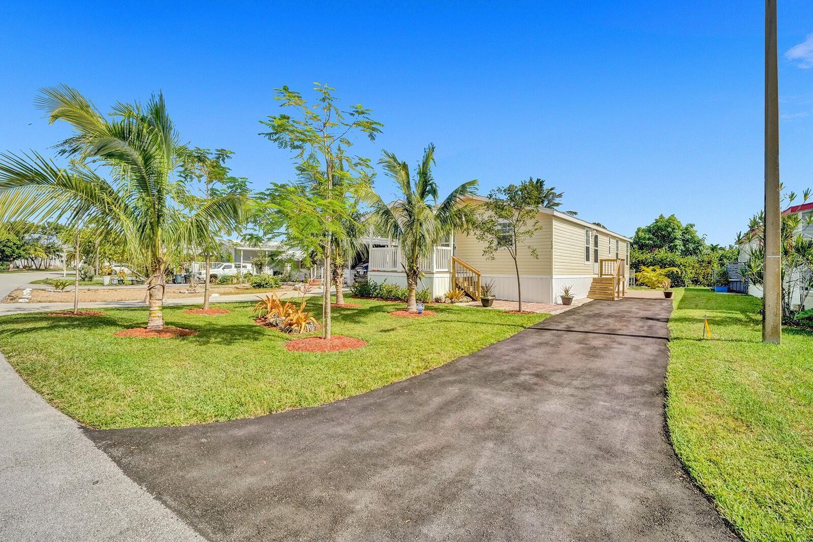 Property Photo: 5530 Lagoon Drive FL 33312