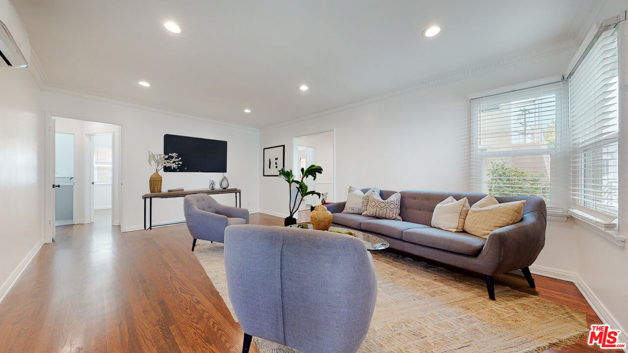 Property Photo:  3370   Rowena Ave  CA 90027