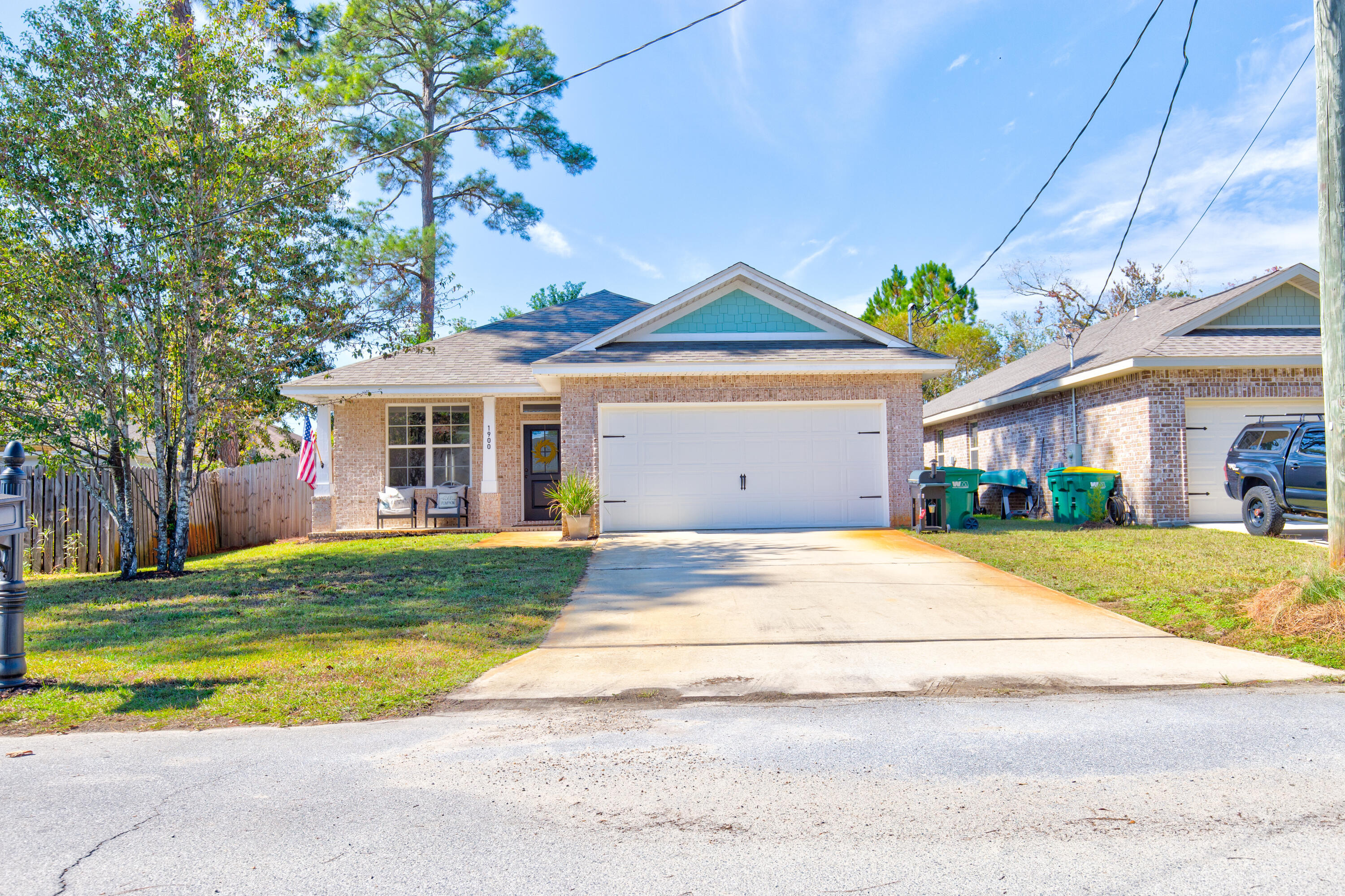 Property Photo: 1900 Quince Avenue FL 32578